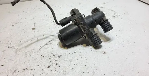 BMW 5 E60 E61 Coolant heater control valve 6920226 1147412174 041028