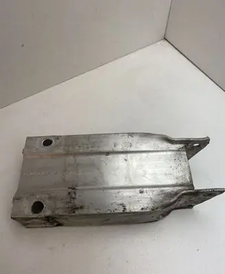 Mercedes-Benz C W204 Front bumper mounting bracket A2046201195