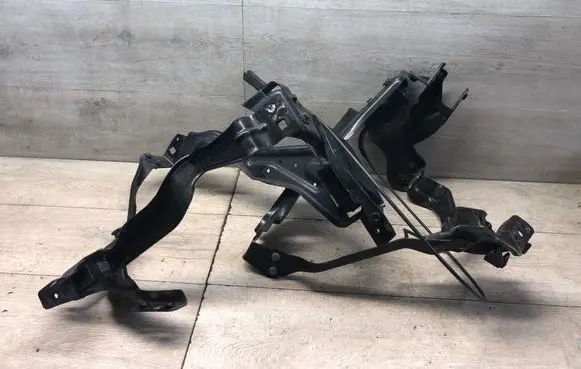 Mercedes-Benz C W204 Headlight/headlamp mounting bracket 204626044