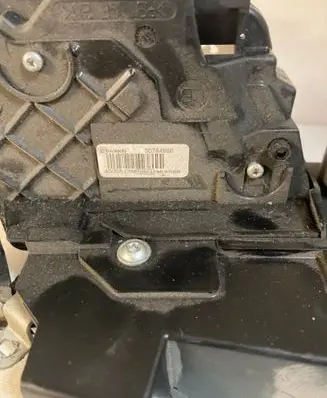 Volvo XC60 Front door lock 30784986