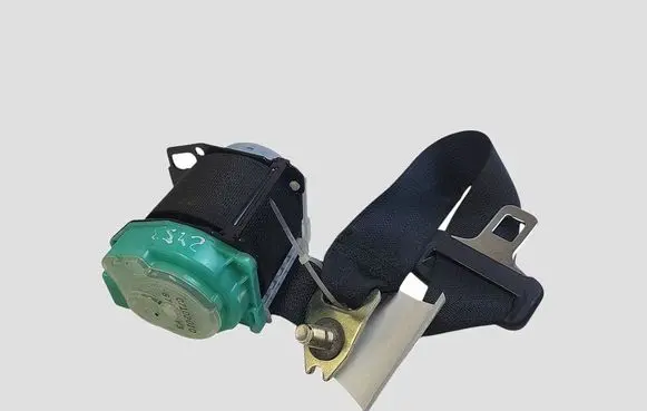 Mazda 3 II Middle seatbelt (rear) 0438091 C7102010