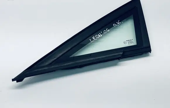 Seat Leon (1P) Front triangle window/glass 1P0845411A