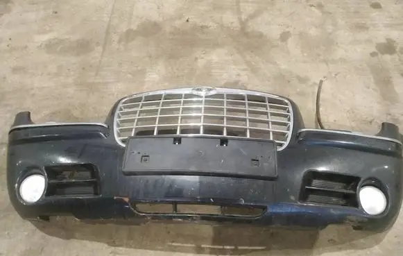 Chrysler 300 - 300C Front bumper JUODAS