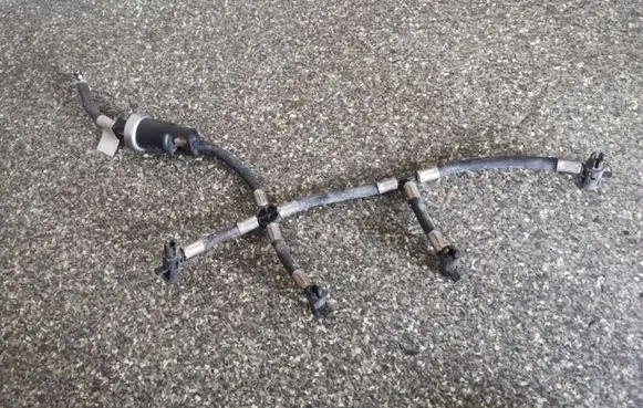 Toyota Yaris Fuel injector supply line/pipe 0928402132 2376033030