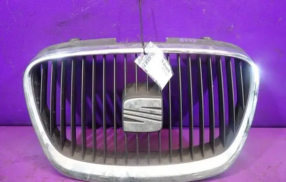 Seat Leon (1P) Front grill 