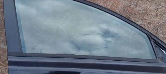Volvo V50 Front door window glass four-door