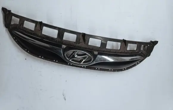 Hyundai i40 Front bumper upper radiator grill 863513Z000