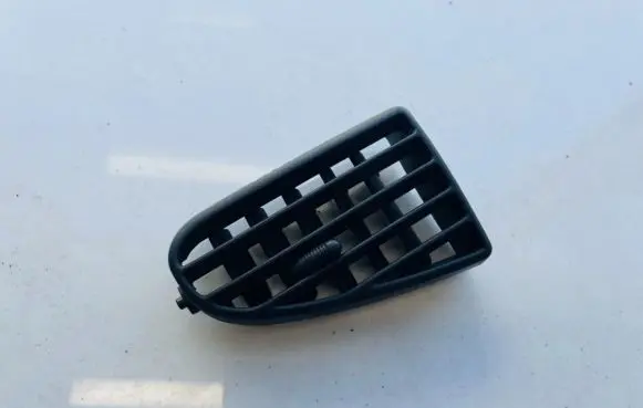 Mitsubishi Colt Dash center air vent grill