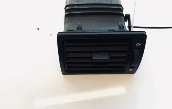 Ford Mondeo Mk III Dash center air vent grill