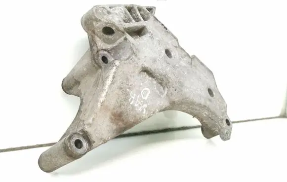 Skoda Octavia Mk2 (1Z) Engine mounting bracket 03L199207 KTS63V120