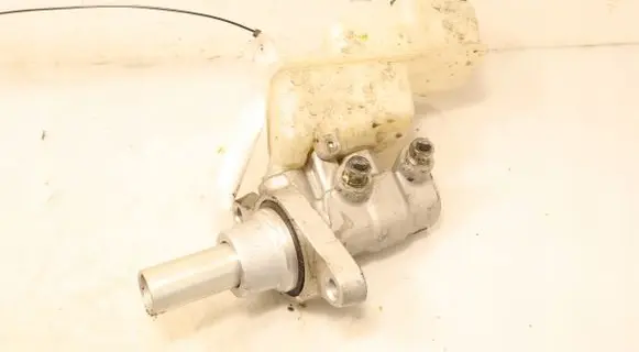 Master brake cylinder