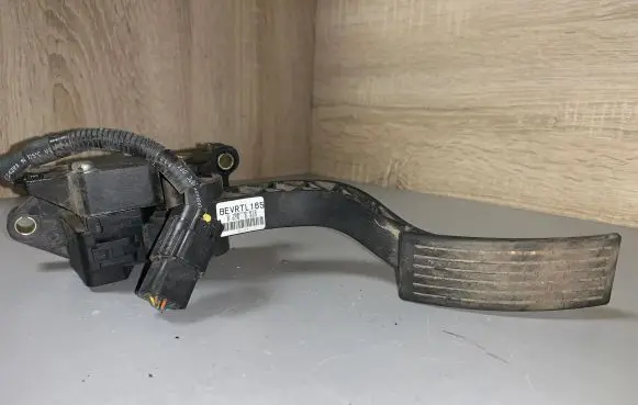 Hyundai Getz Accelerator throttle pedal 327261C800 PA66GF35