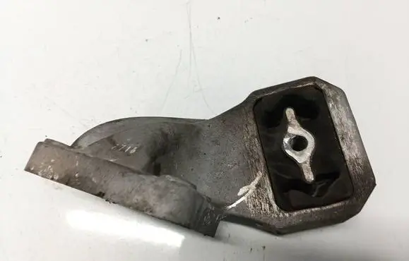 Jeep Grand Cherokee (WK) Engine mount bracket 5090309AD