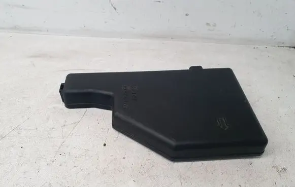 Toyota Prius (XW20) Fuse box cover 8644YA1