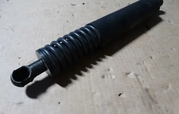 Porsche Cayenne (9Y0 9Y3) Tailgate strut 7L5827550G7l