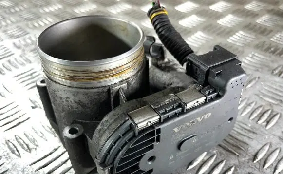 Volvo XC90 Throttle valve 30650013