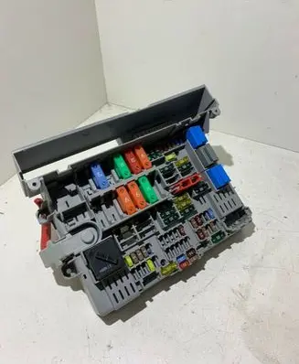 BMW 1 E81 E87 Fuse module 6906607