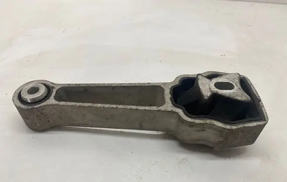 Land Rover Evoque I Engine mount bracket 