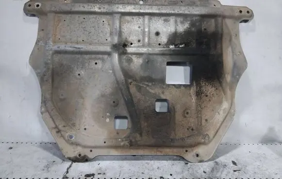 Volkswagen Eos Engine splash shield/under tray 1Q0825237B