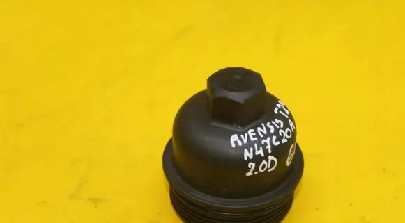 Toyota Avensis T270 Oil filter cover 