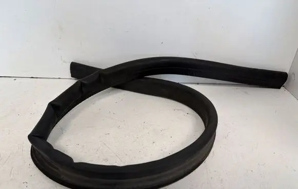 Audi Q3 8U Engine compartment rubber
