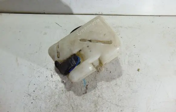 KIA Carnival Windshield washer fluid reservoir/tank