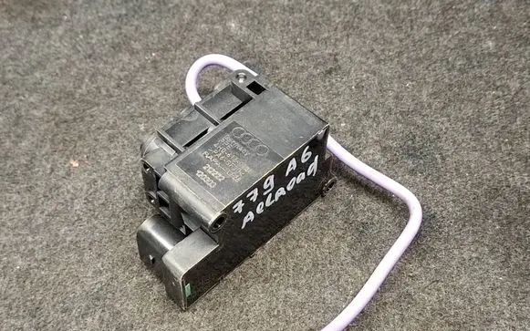Audi A6 Allroad C7 Air suspension valve block 4H0616013