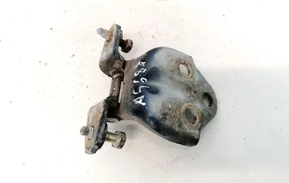 Mitsubishi Carisma Rear door lower hinge