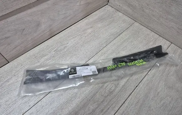Mercedes-Benz Vito Viano W447 Sliding door rubber seal A4477310180