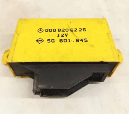 Mercedes-Benz S W126 Seat heating relay 0008206226 A0008206226 601.645
