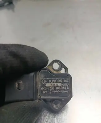 Volkswagen PASSAT B5.5 Air pressure sensor 038906051B 0281002399