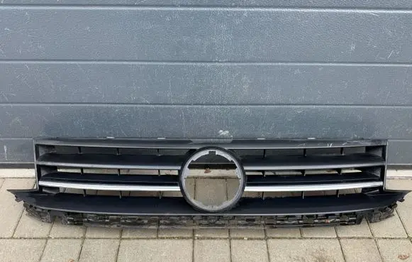Volkswagen Caddy Front grill 2K5853653B