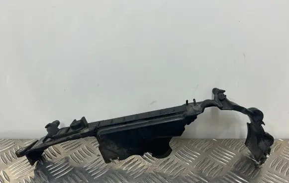 Audi A8 S8 D3 4E Timing belt guard (cover) 057109093H 057109133T