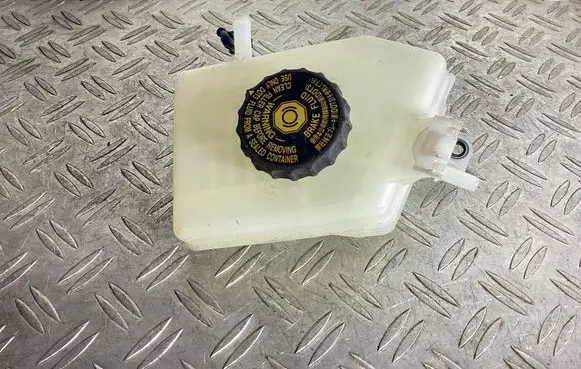 Lexus LS 460 - 600H Brake fluid reservoir 240450
