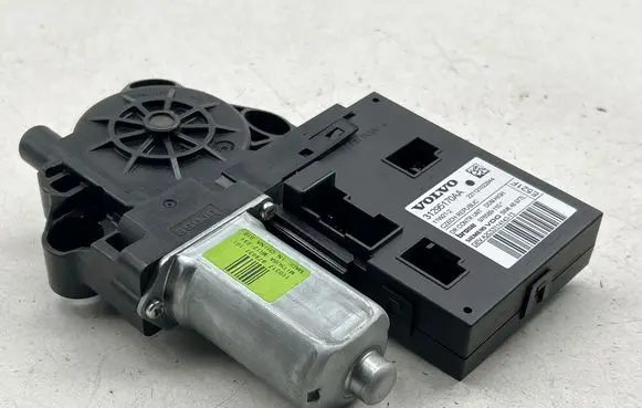 Volvo V50 Front door window regulator motor 979037101