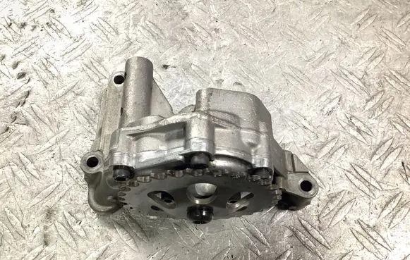 Volkswagen Sharan Oil pump 06A115105B