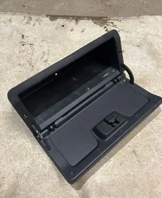 Mitsubishi Pajero Glove box