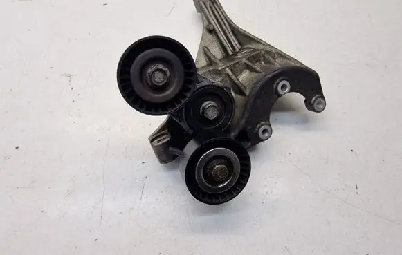 Chrysler Grand Voyager V Power steering pump mounting bracket 90513157E