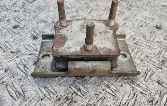 Nissan Pathfinder R51 Gearbox mount