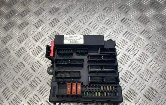 Opel Vectra C Fuse module 13170890 052700 02DSDD