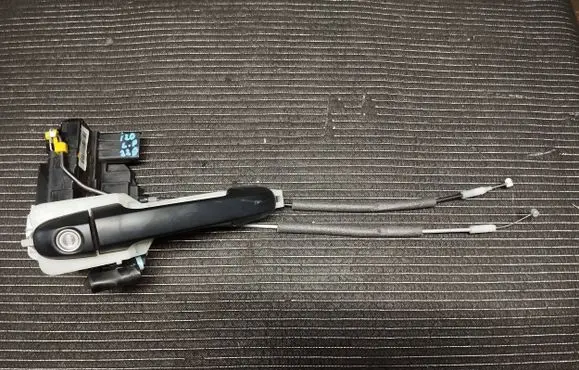 Hyundai i20 (PB PBT) Front door lock 813101J020