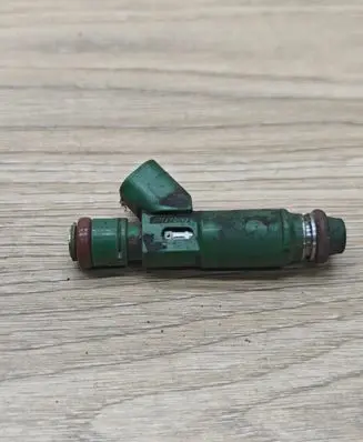 Volvo S60 Fuel injector 9470229