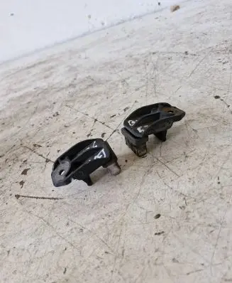 BMW 5 E39 Radiator mount bracket 171117403152