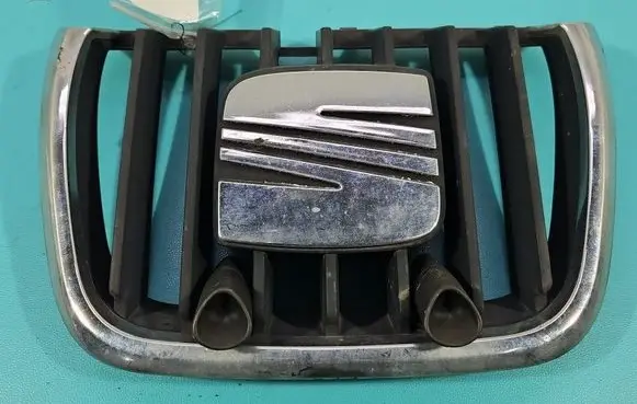 Seat Alhambra (Mk1) Front bumper upper radiator grill IMPRK1530588