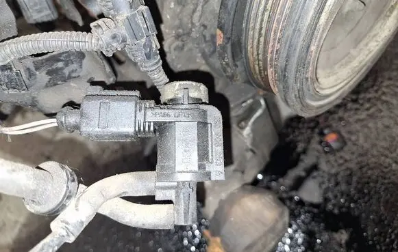 Audi A4 S4 B8 8K Turbo solenoid valve 1k0906283