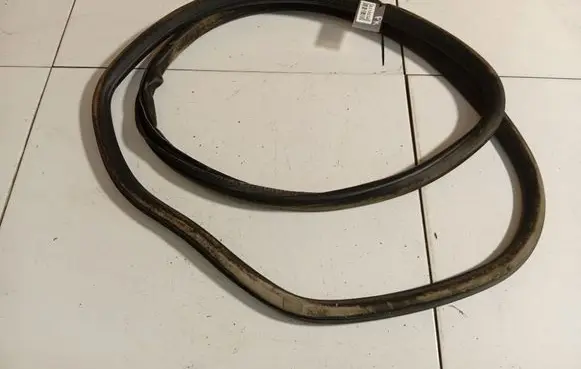 Opel Astra J Rubber seal front coupe door 
