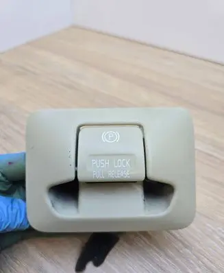 Volvo V70 Hand parking brake switch 31334638 13W10K