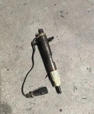 Volkswagen PASSAT B5 Fuel injector 028130201J