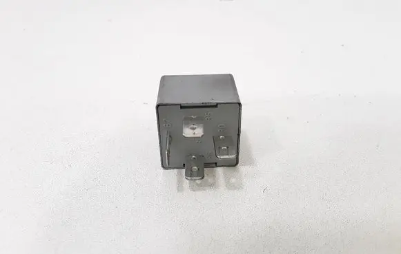 Volkswagen Golf IV Other relay 141951253B