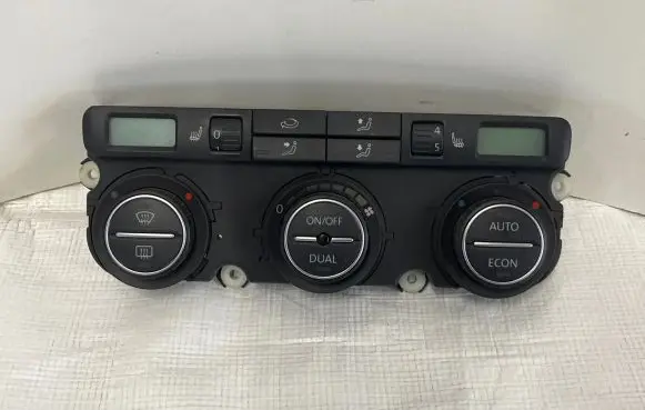 Volkswagen Golf VI Climate control unit